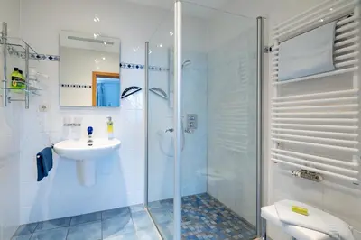 Ein Badezimmer in der Unterkunft Villa Dünenblick 01