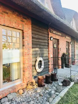 Das Gebäude in dem sich das Ferienhaus befindet