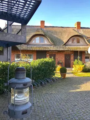Das Gebäude in dem sich das Ferienhaus befindet