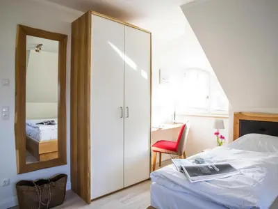 Ein Bett oder Betten in einem Zimmer der Unterkunft Reetdachhaus am Bodden mit Sauna