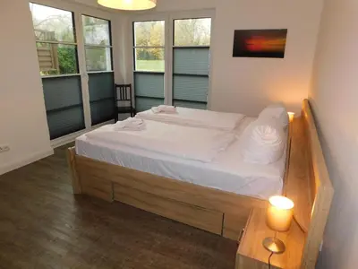 Ein Bett oder Betten in einem Zimmer der Unterkunft Darßer Strandgut - Haus Ahrenshooper Holz