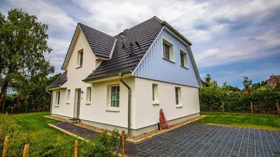 Das Gebäude in dem sich das Ferienhaus befindet