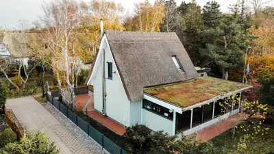 Das Gebäude in dem sich das Ferienhaus befindet