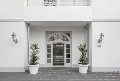 Eine Fassade oder ein Eingang zu Kleine Lagune