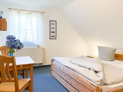 Ein Bett oder Betten in einem Zimmer der Unterkunft Ostseeschwimmer