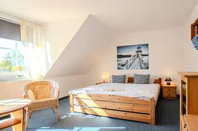 Ein Bett oder Betten in einem Zimmer der Unterkunft Ostseeschwimmer