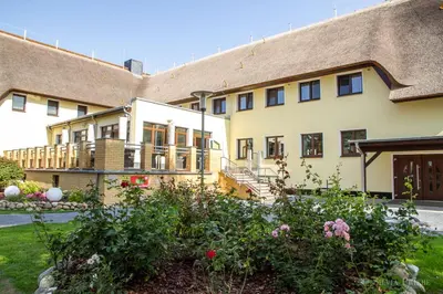 Ein Garten an der Unterkunft Ostseehotel Wustrow