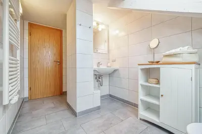 Ein Badezimmer in der Unterkunft Pension Linde Prerow
