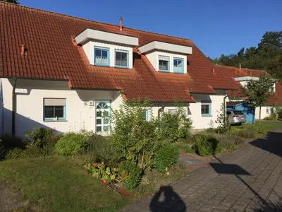 Das Gebäude in dem sich das Ferienhaus befindet