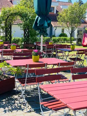 Ein Restaurant oder anderes Speiselokal in der Unterkunft Schwalbennest