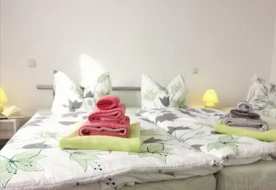 Ein Bett oder Betten in einem Zimmer der Unterkunft Ferienwohnung An den Tannen