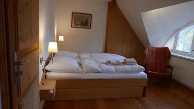 Ein Bett oder Betten in einem Zimmer der Unterkunft Alte Weberei Ahrenshoop - Ort der Erholung