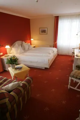 Ein Bett oder Betten in einem Zimmer der Unterkunft Der Fischländer Garni