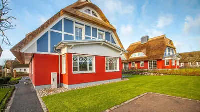 Das Gebäude in dem sich das Ferienhaus befindet