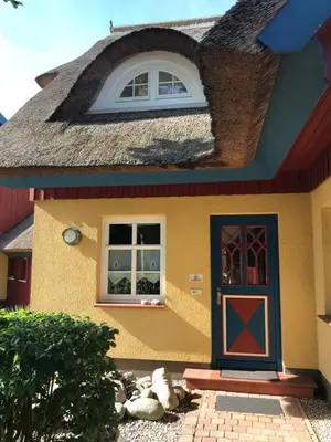 Das Gebäude in dem sich das Ferienhaus befindet