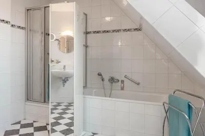 Ein Badezimmer in der Unterkunft Friedenstraße 21 Whg 5