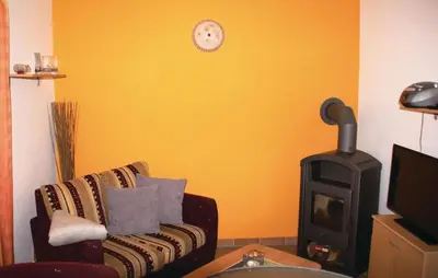 TV/Unterhaltungsangebot in der Unterkunft 1 Bedroom Gorgeous Home In Fuhlendorf