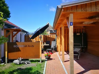 Das Gebäude in dem sich das Ferienhaus befindet