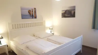 Ein Bett oder Betten in einem Zimmer der Unterkunft Ferienwohnung Mühlenstr Prerow, ruhig, zentral, mit Terrasse