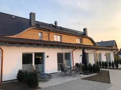 Das Gebäude in dem sich die Ferienwohnung befindet
