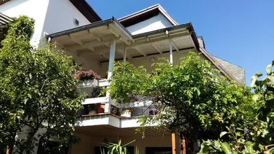 Das Gebäude in dem sich die Ferienwohnung befindet