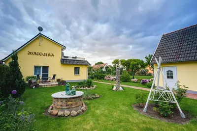 Ein Garten an der Unterkunft Ferienwohnungen im Deichweg