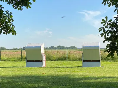 Ein Garten an der Unterkunft Zingst Haus Hugo