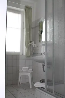 Ein Badezimmer in der Unterkunft Hotel Haus Kranich