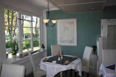 Ein Sitzbereich in der Unterkunft Hotel Haus Kranich