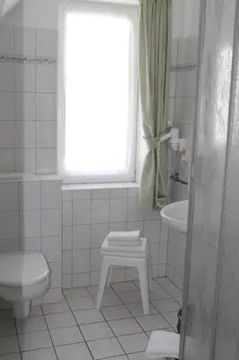 Ein Badezimmer in der Unterkunft Hotel Haus Kranich