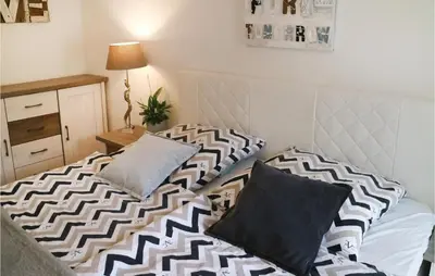 Ein Bett oder Betten in einem Zimmer der Unterkunft 2 Bedroom Beautiful Apartment In Barth