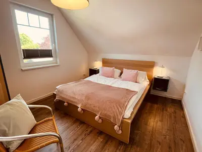 Ein Bett oder Betten in einem Zimmer der Unterkunft Ferienwohnung Marie in Born