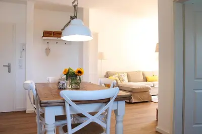 Ein Sitzbereich in der Unterkunft Ferienwohnung Ostwind in Born