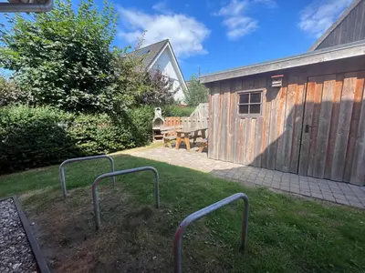 Ein Garten an der Unterkunft Ferienwohnung Ostwind in Born
