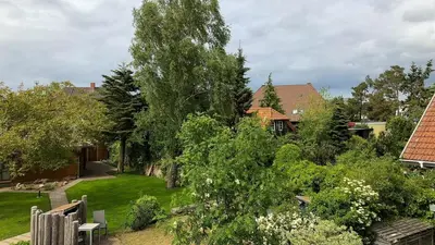 Ein Garten an der Unterkunft Haus Alte Bäckerei - Boddenblick