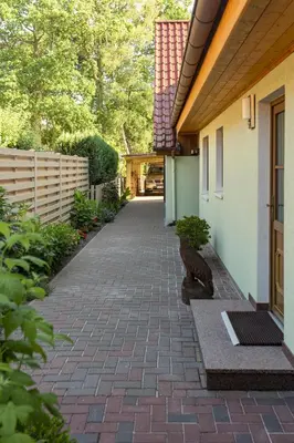 Ein Garten an der Unterkunft Meereslust EG 1R