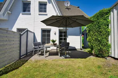 Ein Garten an der Unterkunft Alte Reihe 14 