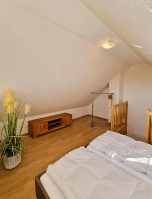 Ein Bett oder Betten in einem Zimmer der Unterkunft Strandstr.