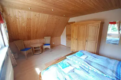 Ein Bett oder Betten in einem Zimmer der Unterkunft Ferienwohnung Zaepernick Dachgeschoss