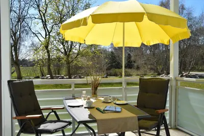 Ein Patio oder anderer Außenbereich in der Unterkunft LeinenLos im Kajüting