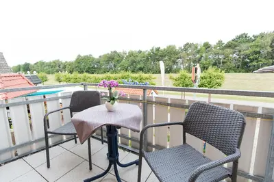 Ein Balkon oder eine Terrasse in der Unterkunft Hotel Garni Am Deich