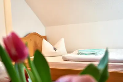 Ein Bett oder Betten in einem Zimmer der Unterkunft Haus Strandeck