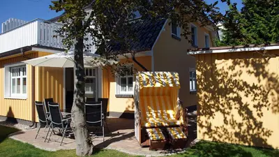 Das Gebäude in dem sich das Ferienhaus befindet