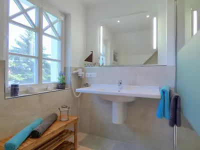 Ein Badezimmer in der Unterkunft Lindenstrasse Haus Sonnenrose