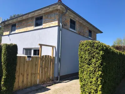 Das Gebäude in dem sich das Ferienhaus befindet
