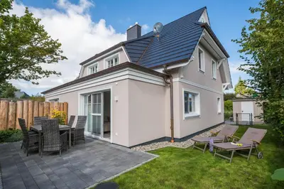 Das Gebäude in dem sich das Ferienhaus befindet