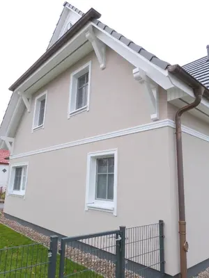 Das Gebäude in dem sich das Ferienhaus befindet