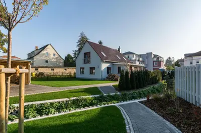 Das Gebäude in dem sich das Ferienhaus befindet