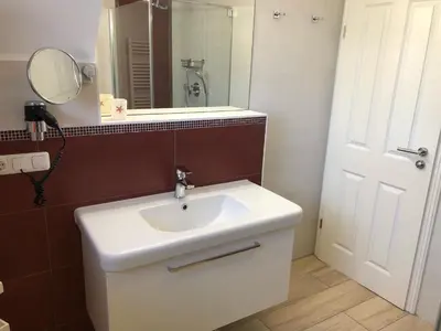 Ein Badezimmer in der Unterkunft Friedenstrasse Haus Kranich