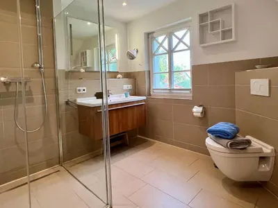 Ein Badezimmer in der Unterkunft Lindenstr. 